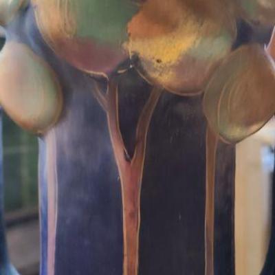 The colors and form are hypnotic on this... 