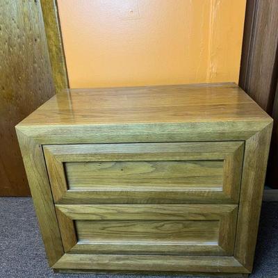 Thomasville Vintage Modern Nightstand (1 of 2)