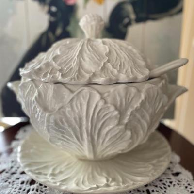 1950â€™s cabbage pottery soup tureen 