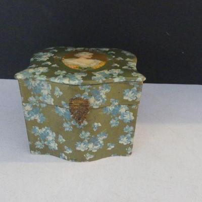 Antique Late 1800s Victorian Collar Box/Trinket Box with Beautiful Lithograph