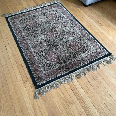Area rug, 4.5 ft x 3 ft