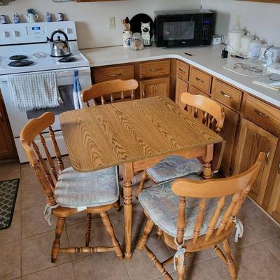 KITCHEN TABLE AND CHAIR SET