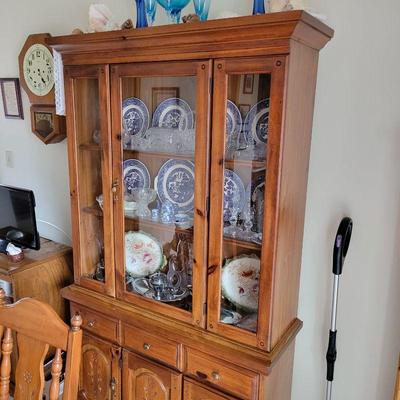 CHINA OR COLLECTIBLES CABINETS