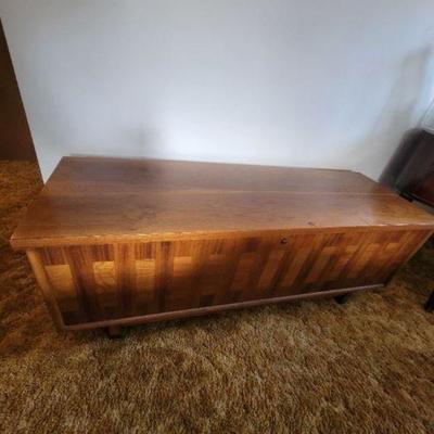 Lane hope chest with key 