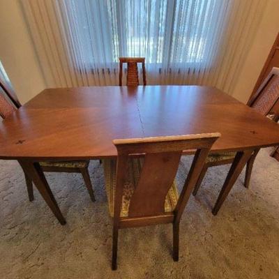 American of Martinsville dining room set with 2 leaves 
