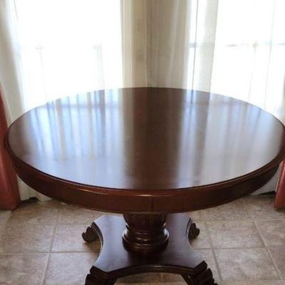 Round Pedestal Table 