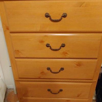 Queen Bedroom Suite with Chest of Drawers, Dresser and Mirror, Head and Footboard, Side Table 