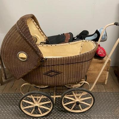 Circa late 1800s baby carriage-very good condition