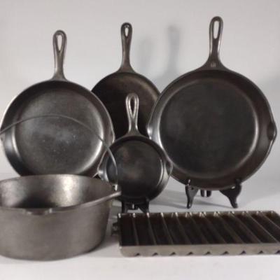 6 Cast Iron Skillets, Pot & Bread Pan