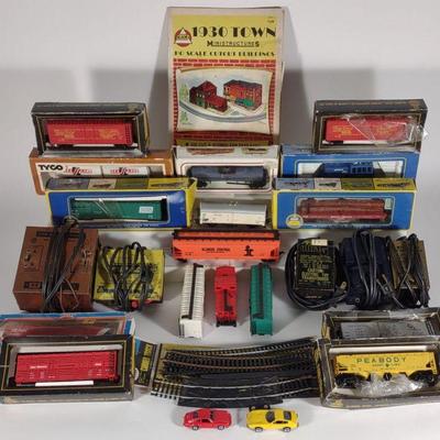 Lot of Vintage HO Scale Toy Trains & Accessories