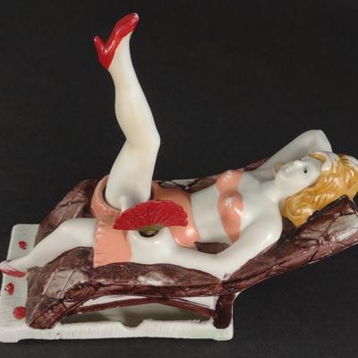 Vintage Naughty Nodder Ashtray