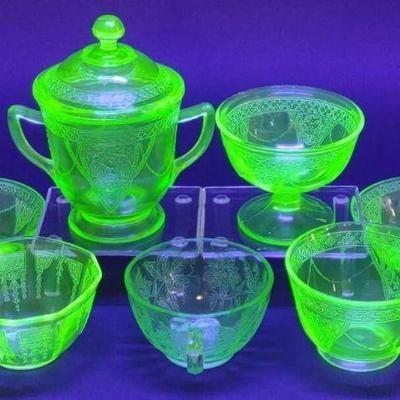 7 pc Federal Georgian Lovebird Uranium Glass Set