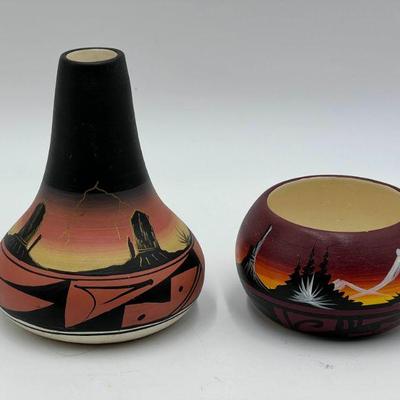 (2) Southwestern Pottery Navajo
