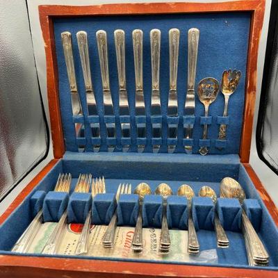 WM Rogers Silverplate Flatware Set With Tarnish Resistant Case
This set of Silverplate flatware comes with a certificate of authenticity...