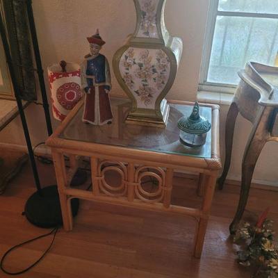 End table, decorative lamp, figurine