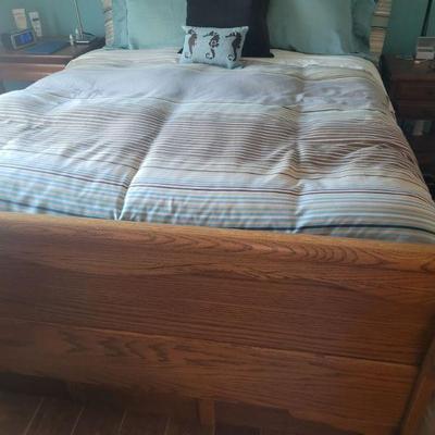 Queen size bed in very good condition