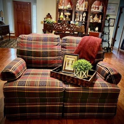 Double recliner loveseat in excellent condition