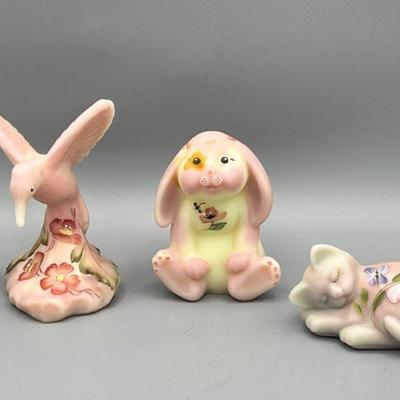 (3) Fenton Handpainted Animal Figurines
Fenton Lotus Mist Sleeping Cat, Fenton Pink Flowers Rabbit, & Fenton Burmese Glass Hummingbird...