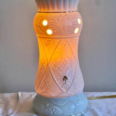 Belleek Dome Cover Table Lamp
