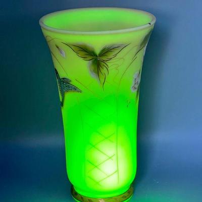 Fenton Signed Kibbe Ltd Ed Burmese Vaseline Glass Hummingbird Vase
