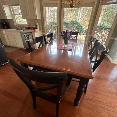 Bassett French Country Dining Table and 6 chairs