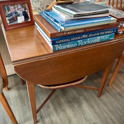 Second drop-leaf table