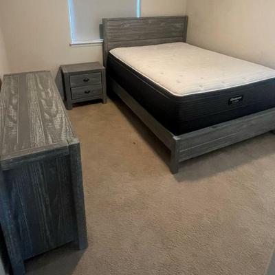 Beautiful Practically New 3 Piece Bedroom Set (bedframe/Mattress/Box Spring,6 Drawer Dresser& 2 Drawer Dresser