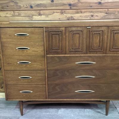 MCM Broyhill Sculptra Magna Walnut Dresser