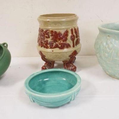 1276	LOT OF ASSORTED POTTERY JARDINIERE & PLANTERS, LARGEST APPROXIMATELY 8 IN X 7 IN HIGH W/ROSEVILLE MATT GREEN
