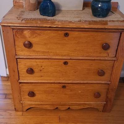 Antique 3-drawer pine chest, assorted pottery