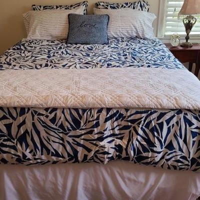 Q-size bed (bedding & mattress included free)