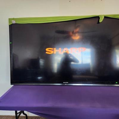Sharp 80" ï»¿Class Aquos HD Series LEDï»¿ Flat Screen Smart TV Model LC-80LE642U ï»¿w/ wall bracket & remote, no tv legs ($775)