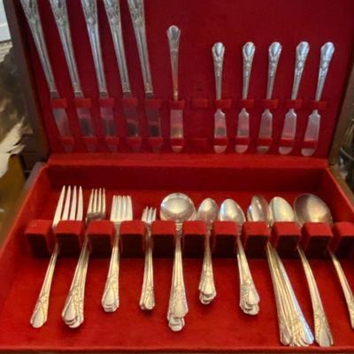 Silver plate flatware set by DW Rogers with case