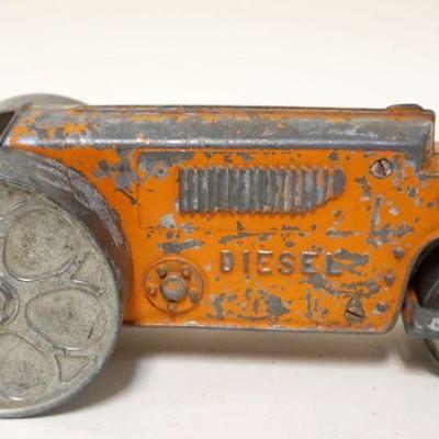 1137	ANTIQUE CAST METAL HUBLEY TOY TRACTOR, APPROXIMATELY 4 IN X 10 IN X 4 IN HIGH
