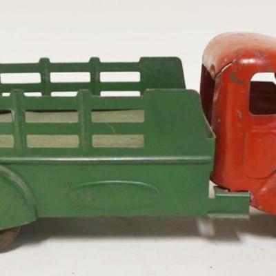 1197	ANTIQUE PRESSED STEEL TRUCK, APPROXIMATELY 11 IN LONG X 4 1/4 IN HIGH
