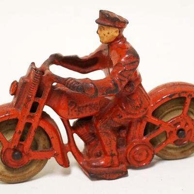 1131	ANTIQUE CAST IRON TOY MOTORCYLE, APPROXIMATELY 7 IN X 4 1/4 IN HIGH
