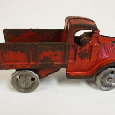 1117	ANTIQUE TOY CAST IRON TRUCK, APPROXIMATELY 2 IN X 6 IN X 3 1/2 IN HIGH
