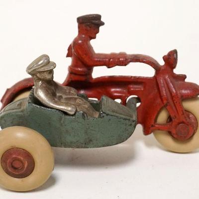 1129	ANTIQUE CAST IRON TOY MOTORCYLE W/SIDE CAR, APPROXIMATELY 5 IN X 3 IN HIGH
