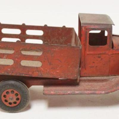 1198	ANTIQUE PRESSED STEEL TRUCK, APPROXIMATELY 10 IN LONG X 4 IN HIGH
