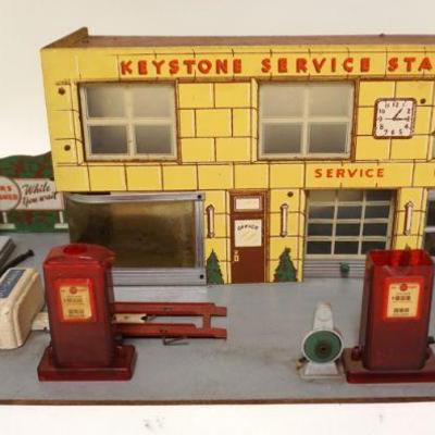 1148	KEYSTONE TOY SERVICE STATION GARAGE, MAY NOT BE COMPLETE, APPROXIMATELY 12 IN X 22 IN X 8 1/2 IN HIGH
