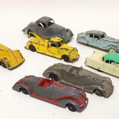 1138	LOT OF ASSORTED ANTIQUE CAST METAL CARS & TRUCKS, LARGEST APPROXIMATELY 7 IN X 2 1/4 IN HIGH
