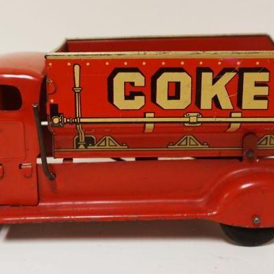 1110	MARX TOY TIN DUMP TRUCK, APPROXIMATELY 5 IN X 12 IN X 5 IN
