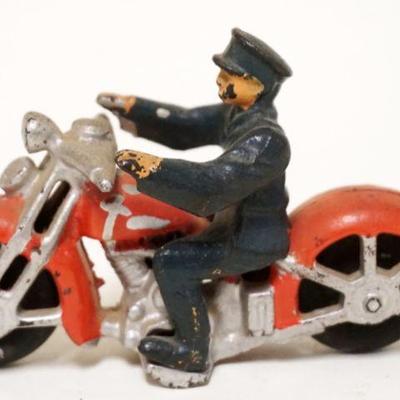 1130	ANTIQUE CAST IRON TOY MOTORCYLE W/POLICE, APPROXIMATELY 4 1/2 IN X 3 IN HIGH
