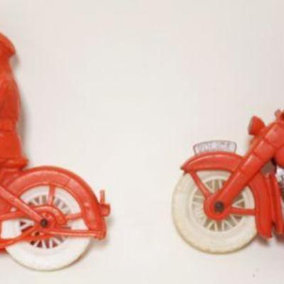 1146	2 AUBURN PLASTIC MOTORCYLE COPS
