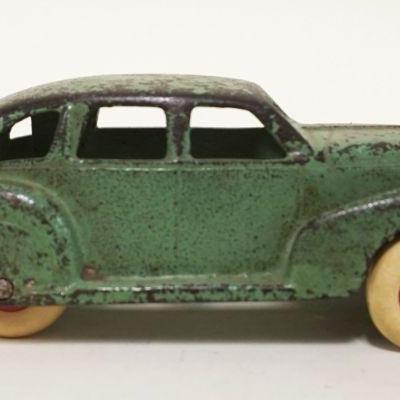 1119	ANTIQUE TOY CAST IRON CAR, APPROXIMATELY 5 IN X 2 IN X 1 1/2 IN HIGH
