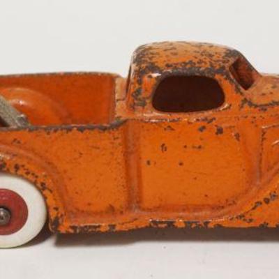 1172	ANTIQUE CAST IRON TOY TOW TRUCK, APPROXIMATELY 6 IN LONG X 2 IN HIGH

