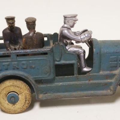 1190	ANTIQUE CAST IRON KENTON TOYS PATROL TRUCK W/4 REMOVABLE POLICE FIGURES, APPROXIMATELY 9 1/2 IN X 4 1/4 IN HIGH
