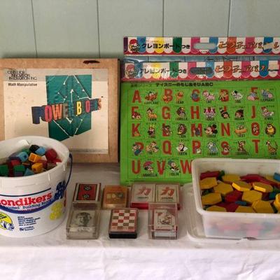 WHT082 - Vintage Toys - BLOCKS, CUBES, PUZZLES AND PLAYING CARDS