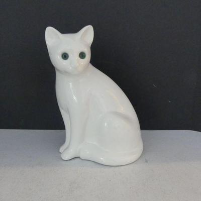 Vintage ELPA Alcobaca Portugal White Cat with Green Eyes Figurine - 11