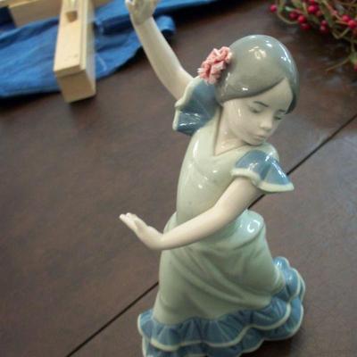 Lladro "Lolita Flamenco Dancer" girl figurine